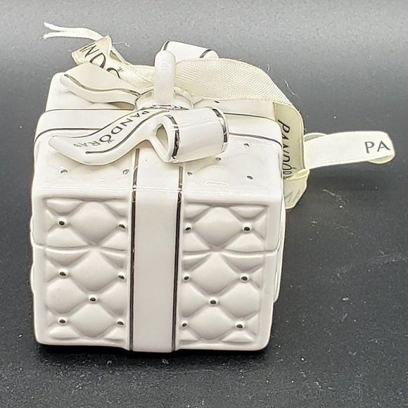 Pandora 2016 Porcelain White Silver Quilted Christmas Present Ornament - Picture 7 of 15